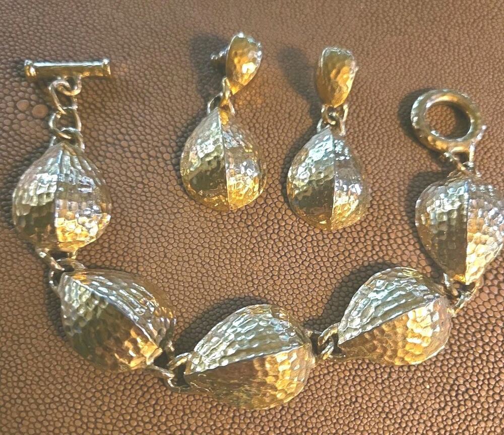 Avon Goldtone Hammered Link 7.5 Bracelet and Matching Pierced Earrings Set
